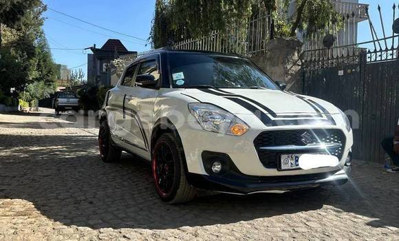 Acheter Occasion Voiture Suzuki Swift Blanc à Addis Ababa, Ethiopie