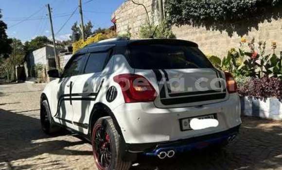 Acheter Occasion Voiture Suzuki Swift Blanc à Addis Ababa, Ethiopie Acheter Occasion Voiture Suzuki Swift Blanc à Addis Ababa, Ethiopie