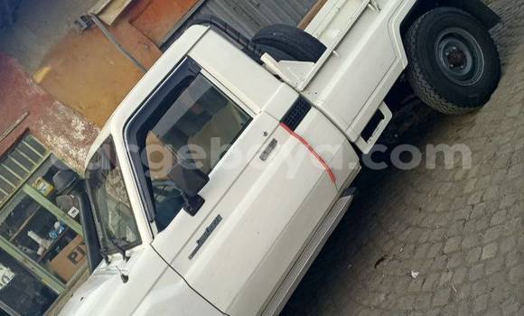 Acheter Occasion Voiture Toyota Land Cruiser Blanc à Addis Ababa, Ethiopie Acheter Occasion Voiture Toyota Land Cruiser Blanc à Addis Ababa, Ethiopie