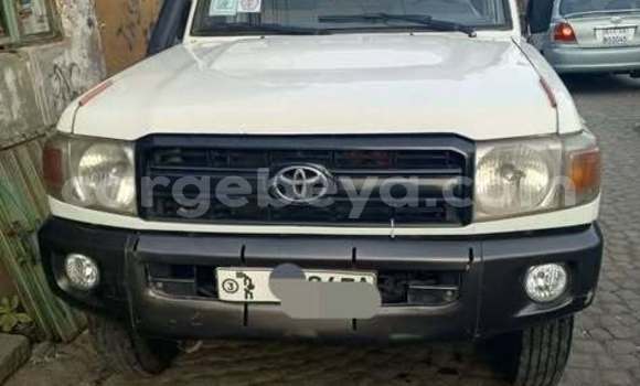 Acheter Occasion Voiture Toyota Land Cruiser Blanc à Addis Ababa, Ethiopie Acheter Occasion Voiture Toyota Land Cruiser Blanc à Addis Ababa, Ethiopie
