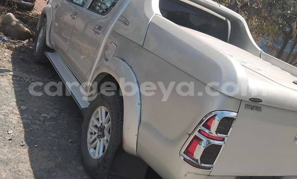Oofamaa Toyota Hilux Other Makiinaa iti Addis–Ababa keessatti Ethiopia keessatti Oofamaa Toyota Hilux Other Makiinaa iti Addis–Ababa keessatti Ethiopia keessatti