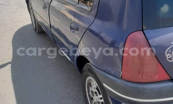 Acheter Occasion Voiture Renault Clio Bleu à Addis Ababa, Ethiopie Acheter Occasion Voiture Renault Clio Bleu à Addis Ababa, Ethiopie