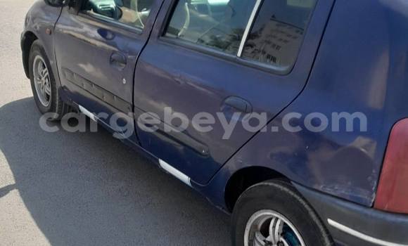 Acheter Occasion Voiture Renault Clio Bleu à Addis Ababa, Ethiopie Acheter Occasion Voiture Renault Clio Bleu à Addis Ababa, Ethiopie