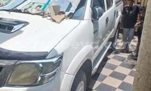 Buy Used Toyota Hilux White Car in Addis–Ababa in Ethiopia Buy Used Toyota Hilux White Car in Addis–Ababa in Ethiopia