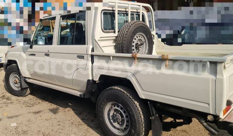 Big with watermark toyota land cruiser ethiopia addis ababa 12348