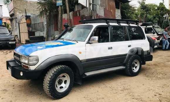 Acheter Occasion Voiture Toyota Prado Blanc à Addis Ababa, Ethiopie