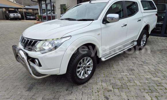 ይግዙ ያገለገለ Mitsubishi Triton ነጭ መኪና በ አዲስ አበባ በ ኢትዮጵያ ይግዙ ያገለገለ Mitsubishi Triton ነጭ መኪና በ አዲስ አበባ በ ኢትዮጵያ