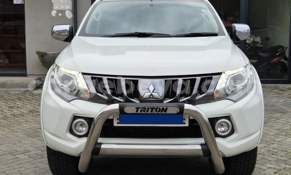 ይግዙ ያገለገለ Mitsubishi Triton ነጭ መኪና በ አዲስ አበባ በ ኢትዮጵያ ይግዙ ያገለገለ Mitsubishi Triton ነጭ መኪና በ አዲስ አበባ በ ኢትዮጵያ