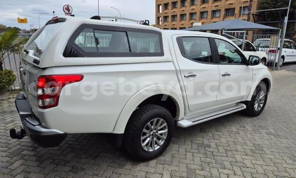 ይግዙ ያገለገለ Mitsubishi Triton ነጭ መኪና በ አዲስ አበባ በ ኢትዮጵያ ይግዙ ያገለገለ Mitsubishi Triton ነጭ መኪና በ አዲስ አበባ በ ኢትዮጵያ