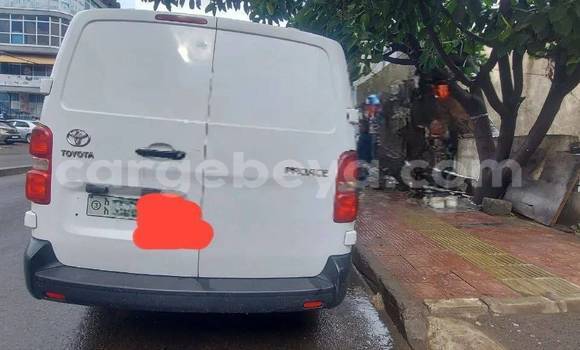 Buy Used Volkswagen California White Car in Addis–Ababa in Ethiopia Buy Used Volkswagen California White Car in Addis–Ababa in Ethiopia