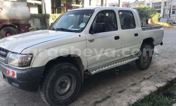 Buy Used Toyota Altezza White Car in Addis–Ababa in Ethiopia Buy Used Toyota Altezza White Car in Addis–Ababa in Ethiopia