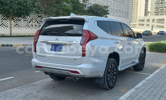 ይግዙ ያገለገለ Mitsubishi Montero Sport ነጭ መኪና በ አዲስ አበባ በ ኢትዮጵያ ይግዙ ያገለገለ Mitsubishi Montero Sport ነጭ መኪና በ አዲስ አበባ በ ኢትዮጵያ