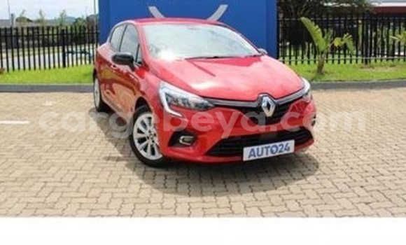 Oofamaa Renault Clio Red Makiinaa iti Addis–Ababa keessatti Ethiopia keessatti Oofamaa Renault Clio Red Makiinaa iti Addis–Ababa keessatti Ethiopia keessatti