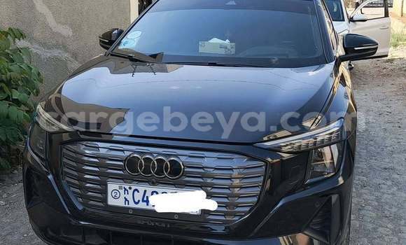 ይግዙ ያገለገለ Audi Q5 ጥቁር መኪና በ አዲስ አበባ በ ኢትዮጵያ ይግዙ ያገለገለ Audi Q5 ጥቁር መኪና በ አዲስ አበባ በ ኢትዮጵያ
