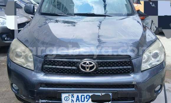 ይግዙ ያገለገለ Toyota RAV4 ሌላ መኪና በ አዲስ አበባ በ ኢትዮጵያ