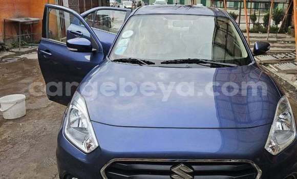 Oofamaa Suzuki Swift Blue Makiinaa iti Addis–Ababa keessatti Ethiopia keessatti