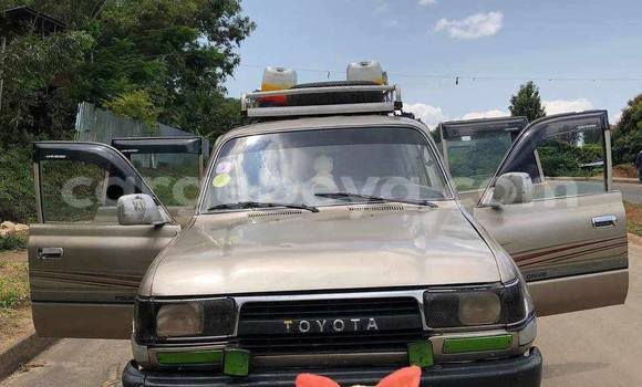 ይግዙ ያገለገለ Toyota Land Cruiser Prado ሌላ መኪና በ አዲስ አበባ በ ኢትዮጵያ