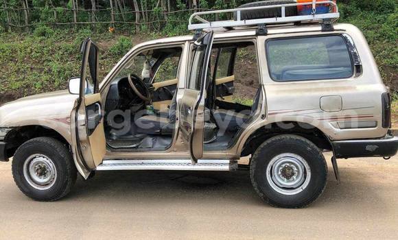ይግዙ ያገለገለ Toyota Land Cruiser Prado ሌላ መኪና በ አዲስ አበባ በ ኢትዮጵያ ይግዙ ያገለገለ Toyota Land Cruiser Prado ሌላ መኪና በ አዲስ አበባ በ ኢትዮጵያ