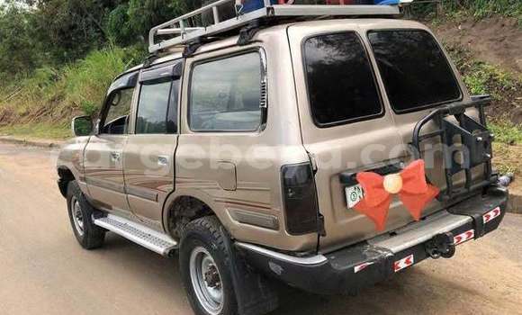 ይግዙ ያገለገለ Toyota Land Cruiser Prado ሌላ መኪና በ አዲስ አበባ በ ኢትዮጵያ ይግዙ ያገለገለ Toyota Land Cruiser Prado ሌላ መኪና በ አዲስ አበባ በ ኢትዮጵያ