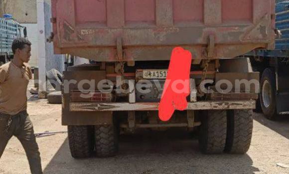 Acheter Occasion Utilitaire Hino 300 Series Rouge à Addis Ababa, Ethiopie Acheter Occasion Utilitaire Hino 300 Series Rouge à Addis Ababa, Ethiopie