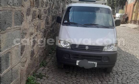 ይግዙ ያገለገለ Toyota Hiace ነጭ መኪና በ አዲስ አበባ በ ኢትዮጵያ ይግዙ ያገለገለ Toyota Hiace ነጭ መኪና በ አዲስ አበባ በ ኢትዮጵያ