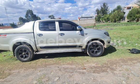 ይግዙ ያገለገለ Toyota Hilux ሌላ መኪና በ አዲስ አበባ በ ኢትዮጵያ ይግዙ ያገለገለ Toyota Hilux ሌላ መኪና በ አዲስ አበባ በ ኢትዮጵያ