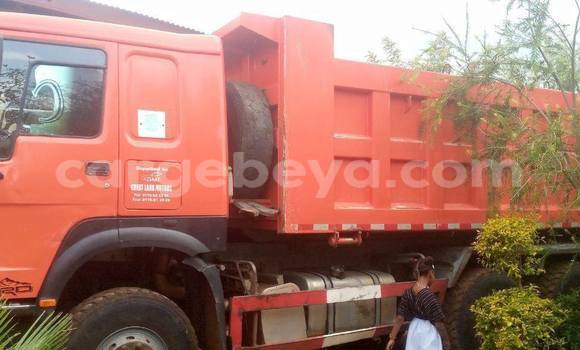 Acheter Occasion Utilitaire Isuzu FTR 850 Rouge à Addis Ababa, Ethiopie Acheter Occasion Utilitaire Isuzu FTR 850 Rouge à Addis Ababa, Ethiopie