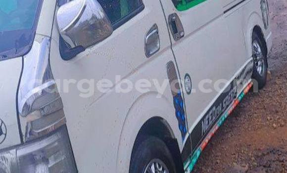 ይግዙ ያገለገለ Toyota Touring HiAce ነጭ መኪና በ አዲስ አበባ በ ኢትዮጵያ ይግዙ ያገለገለ Toyota Touring HiAce ነጭ መኪና በ አዲስ አበባ በ ኢትዮጵያ