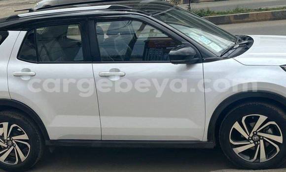 ይግዙ ያገለገለ Toyota Ractis ነጭ መኪና በ አዲስ አበባ በ ኢትዮጵያ ይግዙ ያገለገለ Toyota Ractis ነጭ መኪና በ አዲስ አበባ በ ኢትዮጵያ