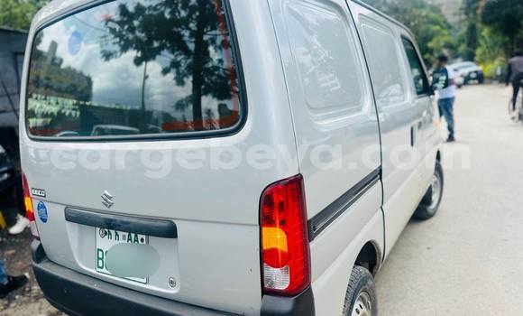 ይግዙ ያገለገለ Suzuki Escudo ነጭ መኪና በ አዲስ አበባ በ ኢትዮጵያ ይግዙ ያገለገለ Suzuki Escudo ነጭ መኪና በ አዲስ አበባ በ ኢትዮጵያ