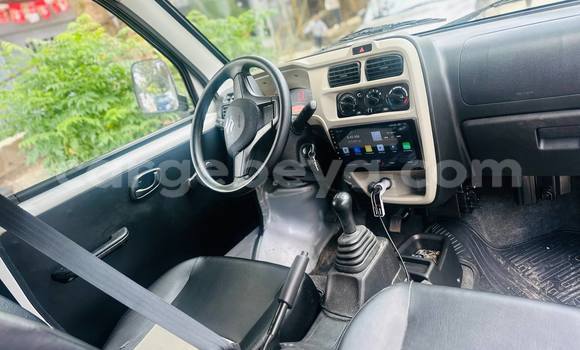 ይግዙ ያገለገለ Suzuki Escudo ነጭ መኪና በ አዲስ አበባ በ ኢትዮጵያ ይግዙ ያገለገለ Suzuki Escudo ነጭ መኪና በ አዲስ አበባ በ ኢትዮጵያ