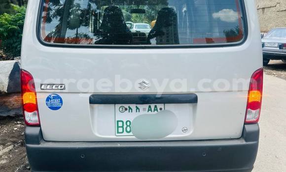 ይግዙ ያገለገለ Suzuki Escudo ነጭ መኪና በ አዲስ አበባ በ ኢትዮጵያ ይግዙ ያገለገለ Suzuki Escudo ነጭ መኪና በ አዲስ አበባ በ ኢትዮጵያ