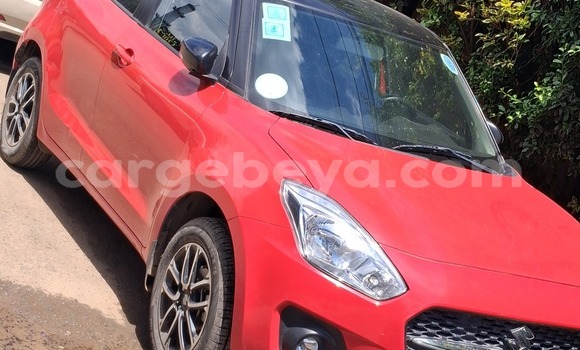 Oofamaa Suzuki Swift Red Makiinaa iti Addis–Ababa keessatti Ethiopia keessatti