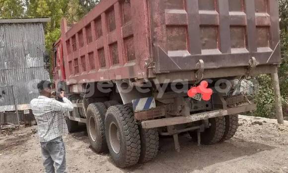 Buy Used Sino Howo Red Truck in Addis–Ababa in Ethiopia Buy Used Sino Howo Red Truck in Addis–Ababa in Ethiopia