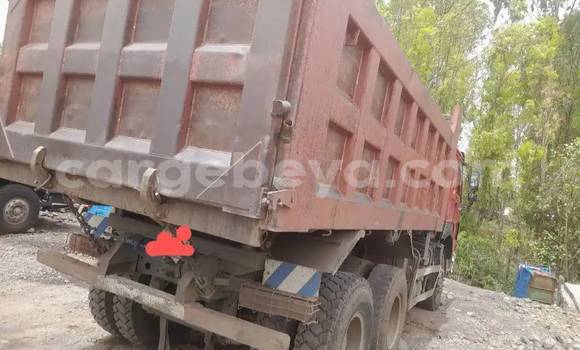 Buy Used Sino Howo Red Truck in Addis–Ababa in Ethiopia Buy Used Sino Howo Red Truck in Addis–Ababa in Ethiopia