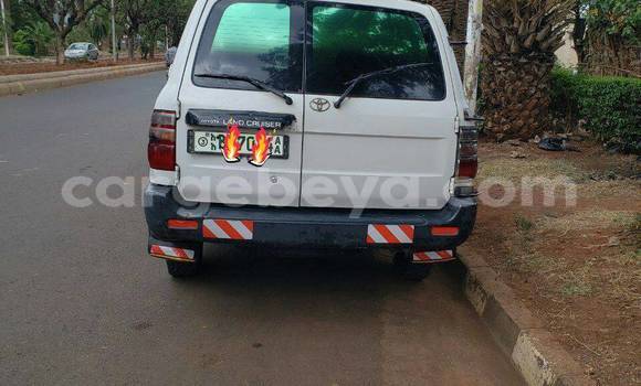 Buy Used Toyota Highlander White Car in Addis ababa in Africa Buy Used Toyota Highlander White Car in Addis ababa in Africa