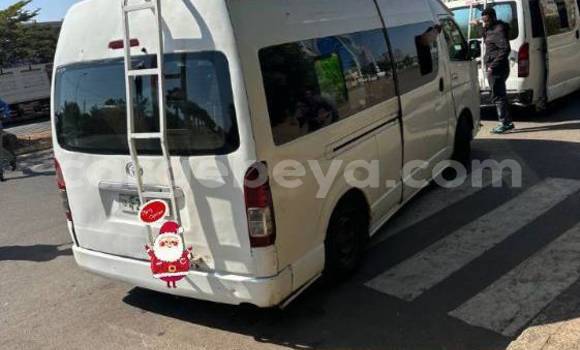 ይግዙ ያገለገለ Toyota Hiace ነጭ መኪና በ አዲስ አበባ በ ኢትዮጵያ