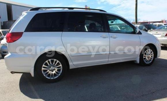 Buy Used Toyota Sienna White Car in Addis–Ababa in Ethiopia Buy Used Toyota Sienna White Car in Addis–Ababa in Ethiopia
