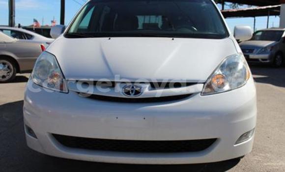 Buy Used Toyota Sienna White Car in Addis–Ababa in Ethiopia Buy Used Toyota Sienna White Car in Addis–Ababa in Ethiopia
