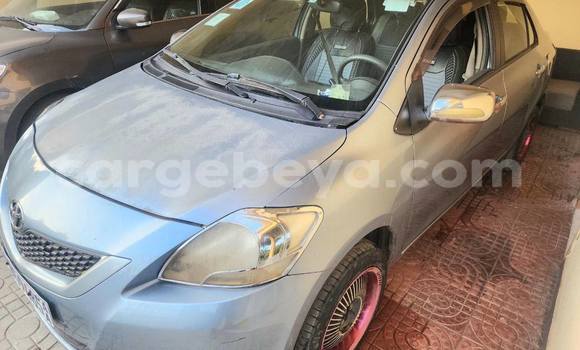 Oofamaa Toyota Yaris Blue Makiinaa iti Addis ababa keessatti Africa keessatti Oofamaa Toyota Yaris Blue Makiinaa iti Addis ababa keessatti Africa keessatti