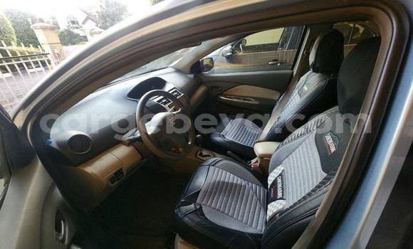 Oofamaa Toyota Yaris Blue Makiinaa iti Addis ababa keessatti Africa keessatti Oofamaa Toyota Yaris Blue Makiinaa iti Addis ababa keessatti Africa keessatti