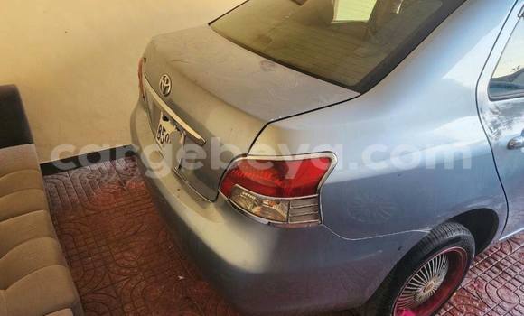 Oofamaa Toyota Yaris Blue Makiinaa iti Addis ababa keessatti Africa keessatti Oofamaa Toyota Yaris Blue Makiinaa iti Addis ababa keessatti Africa keessatti