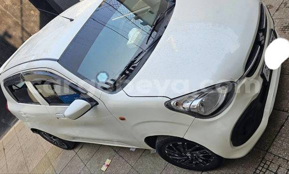 Oofamaa Suzuki Celerio White Makiinaa iti Addis–Ababa keessatti Ethiopia keessatti Oofamaa Suzuki Celerio White Makiinaa iti Addis–Ababa keessatti Ethiopia keessatti