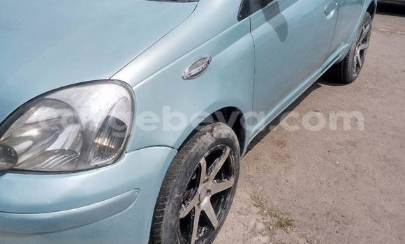 Oofamaa Toyota Vitz Blue Makiinaa iti Addis–Ababa keessatti Ethiopia keessatti Oofamaa Toyota Vitz Blue Makiinaa iti Addis–Ababa keessatti Ethiopia keessatti