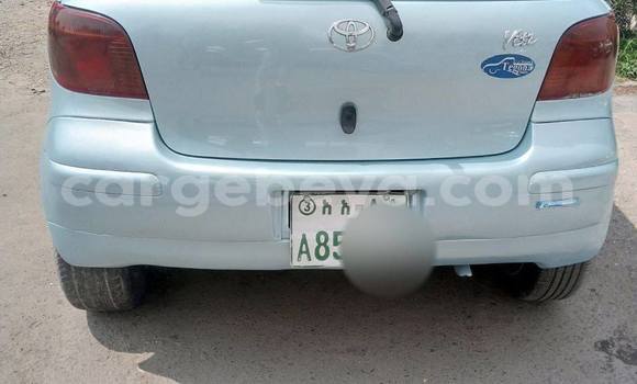 Oofamaa Toyota Vitz Blue Makiinaa iti Addis–Ababa keessatti Ethiopia keessatti Oofamaa Toyota Vitz Blue Makiinaa iti Addis–Ababa keessatti Ethiopia keessatti