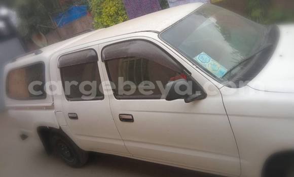 Oofamaa Toyota Regius Black Makiinaa iti Addis–Ababa keessatti Ethiopia keessatti Oofamaa Toyota Regius Black Makiinaa iti Addis–Ababa keessatti Ethiopia keessatti
