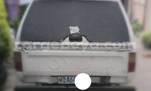 Oofamaa Toyota Regius Black Makiinaa iti Addis–Ababa keessatti Ethiopia keessatti Oofamaa Toyota Regius Black Makiinaa iti Addis–Ababa keessatti Ethiopia keessatti