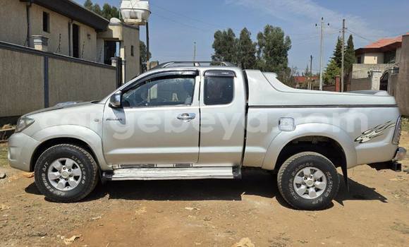 Oofamaa Toyota Hilux Other Makiinaa iti Addis–Ababa keessatti Ethiopia keessatti Oofamaa Toyota Hilux Other Makiinaa iti Addis–Ababa keessatti Ethiopia keessatti