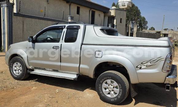 Oofamaa Toyota Hilux Other Makiinaa iti Addis–Ababa keessatti Ethiopia keessatti Oofamaa Toyota Hilux Other Makiinaa iti Addis–Ababa keessatti Ethiopia keessatti