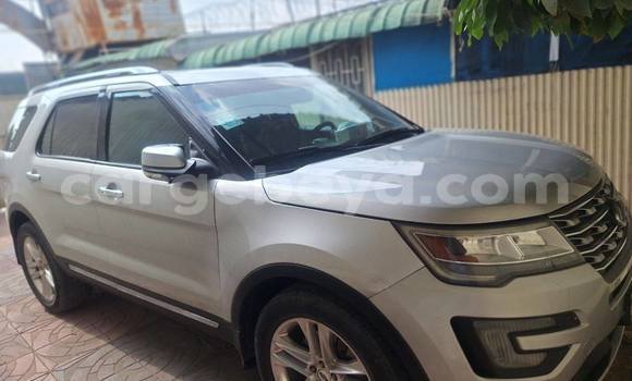 Oofamaa Ford Explorer White Makiinaa iti Addis ababa keessatti Africa keessatti Oofamaa Ford Explorer White Makiinaa iti Addis ababa keessatti Africa keessatti